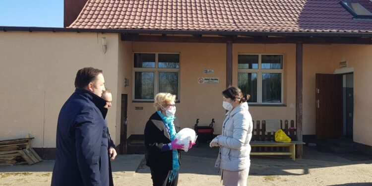 Maseczki dla bezdomnych