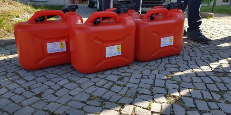 Płyn z AJP jedzie do Drezdenka