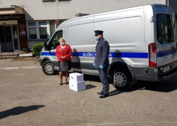 Więźniowie uszyli maseczki dla DPS