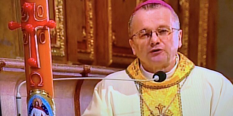 Bp Lityński: Ciemność ustępuje światłu