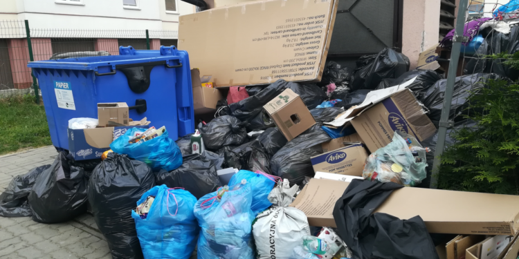 Problemy ze śmieciami. Słuchacze dzwonią i informują