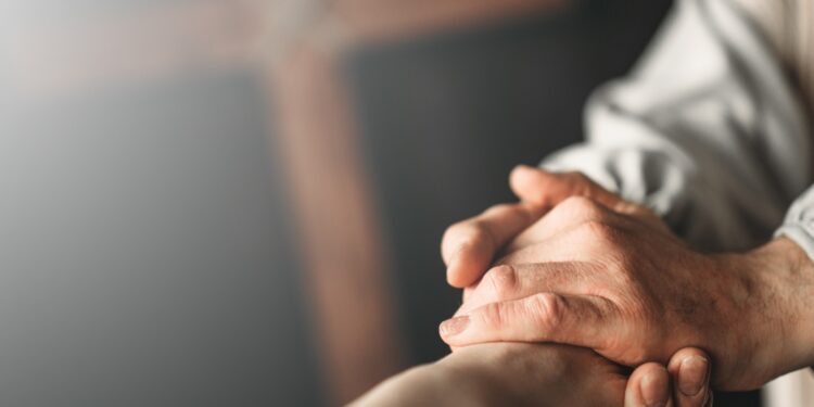Biskup: Zauważmy krzyż w naszych domach