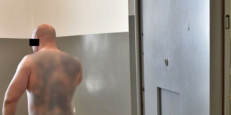 Uciekał przed policją. Rozbił auto [FILM]