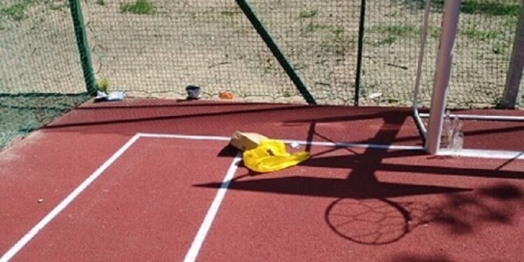 Ogólnodostępne więc zaśmiecane i niszczone?