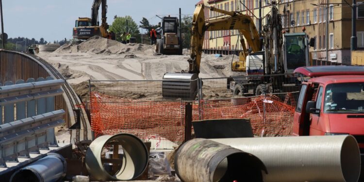 Co dzieje się na Kostrzyńskiej? [ZDJĘCIA]