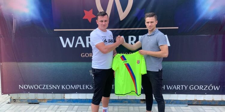 Z Olimpijskiej na Krasińskiego, czyli kolejny nowy zawodnik w Warcie