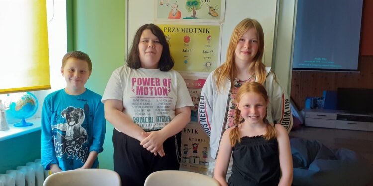 Dzieci uczą się, bawią i tworzą