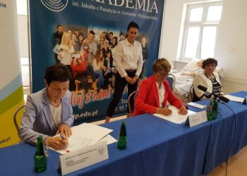 Akcja oddawania krwi przed Urzędem Wojewódzkim