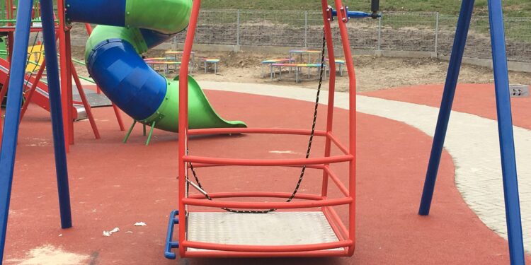 Miasto otwiera place zabaw i miejsca rekreacji