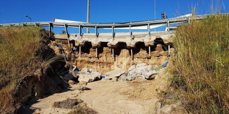 Ogromna wyrwa w skarpie przy rondzie Santockim. To powtórka