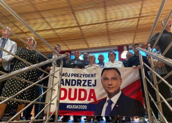 Radość z wyniku w sztabie A. Dudy w Gorzowie