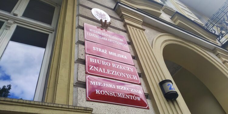 Ktoś zakłóca twój spokój? Powiadom służby…