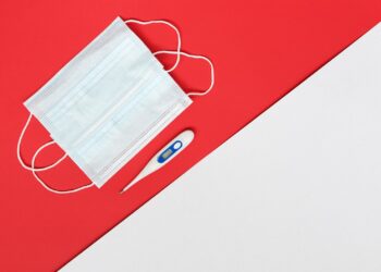 Masz objawy COVID-19? Nie idź sam do lekarza!