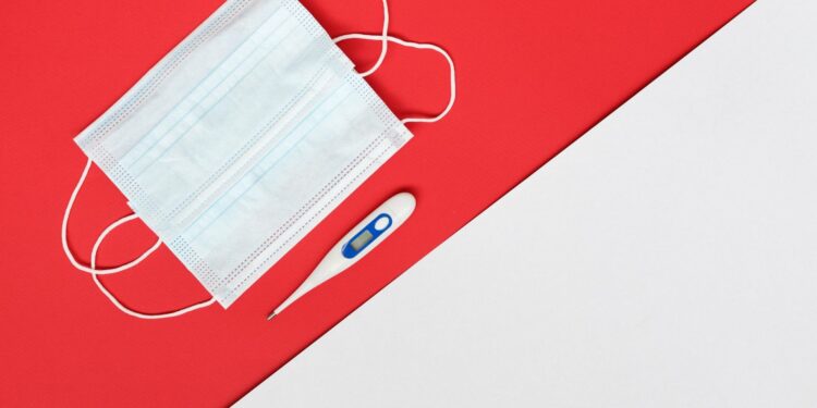 Masz objawy COVID-19? Nie idź sam do lekarza!