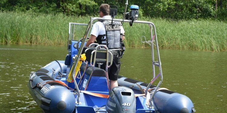 Policja przypomina o zasadach bezpieczeństwa nad wodą