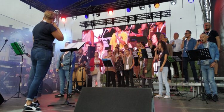 Koncert Uwielbienia i Festyn na Placu Papieskim