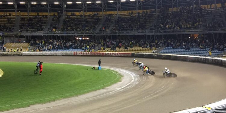 Derby dla Stali! Gorzowianie wciąż walczą o play-off, a Falubaz ma problem!