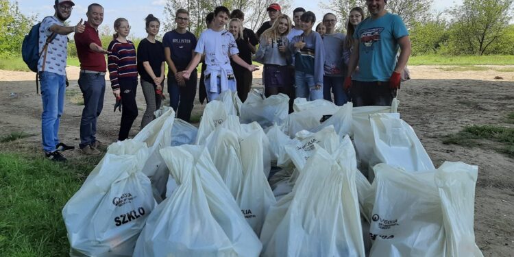 Sprzątanie brzegów Warty