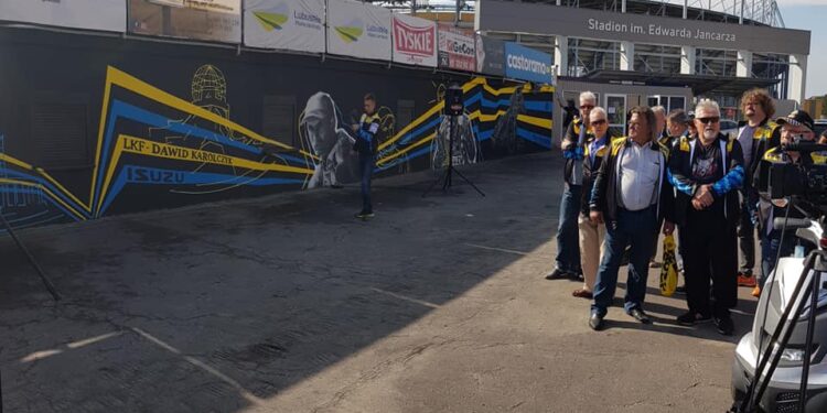 Mural ozdobił strefę kas pod „Jancarzem”