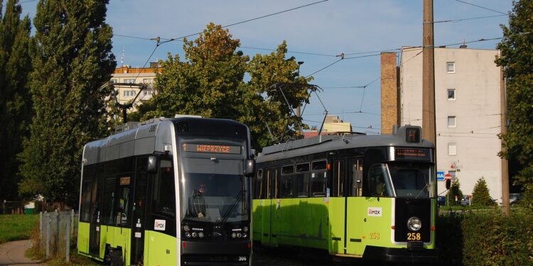 Helmuty po metamorfozie wyjadą na torowiska