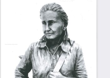 Pomnik Inki na skwerze przy murach obronnych