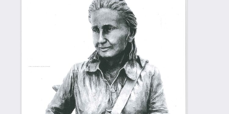 Pomnik Inki na skwerze przy murach obronnych