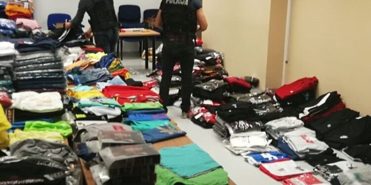 Podrobione towary na gorzowskiej giełdzie