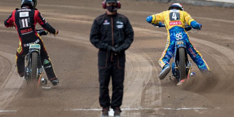 Porażka Stali w ostatnim biegu, ale strata do odrobienia w domu