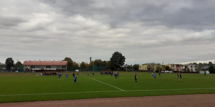 Dąb przegrywa ze Stilonem i traci pozycję lidera