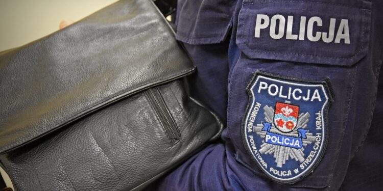 Znalazł saszetkę z dużą sumą. Dzięki postawie obywatela Ukrainy, zguba znalazła właściciela