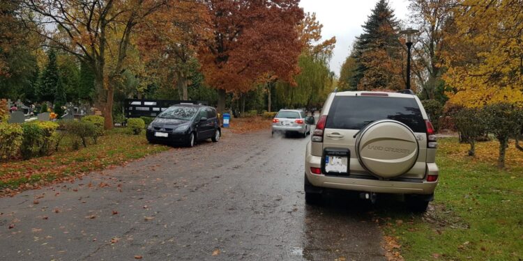 Spory ruch w okolicach cmentarza przy ul. Żwirowej