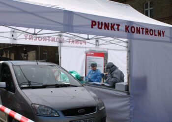 Punkt Drive Thru na parkingu filharmonii