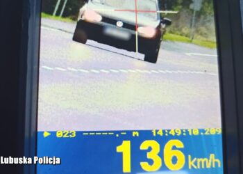 Pędził przez miasto 136km/h. 18 – latek stracił prawo jazdy