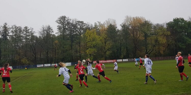 Derbowy remis na błocie