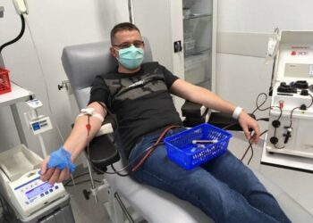 Pracownicy szpitala oddają osocze