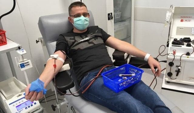Pracownicy szpitala oddają osocze