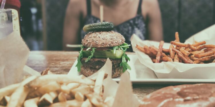 Otyłość pogarsza przebieg COVID-19