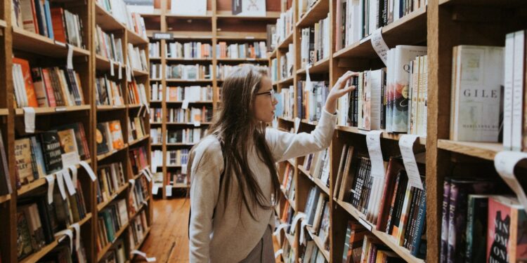 Spada wskaźnik liczby księgarń na 10 tys. mieszkańców