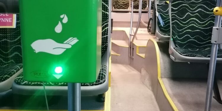 W autobusie i tramwaju zdezynfekujesz ręce
