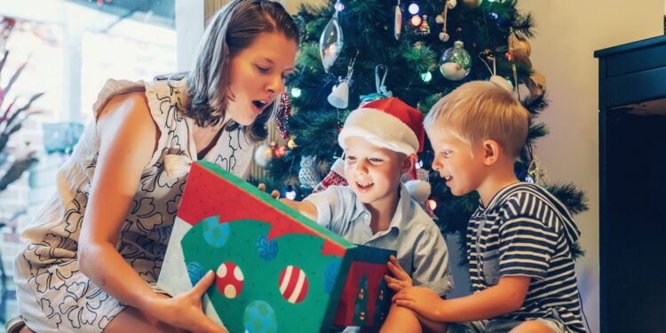 Jakie prezenty cieszą dzieci? Odpowiedź znają naukowcy [WIDEO]