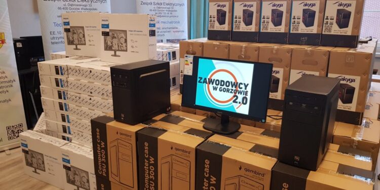 Nowe komputery dla gorzowskich szkół