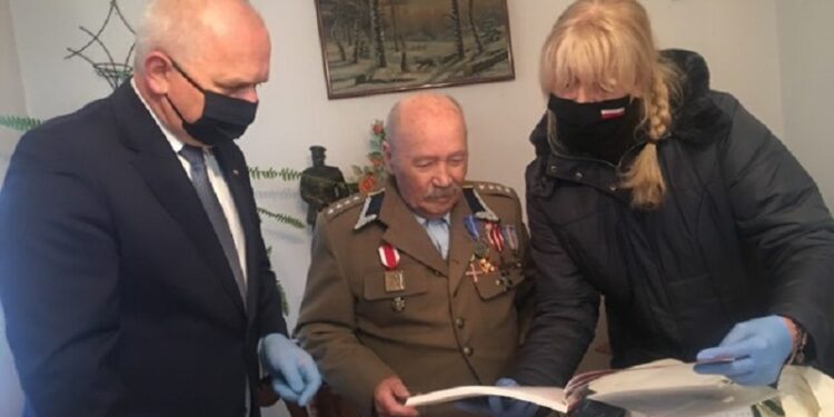 Wojewoda odwiedza lubuskich kombatantów i weteranów