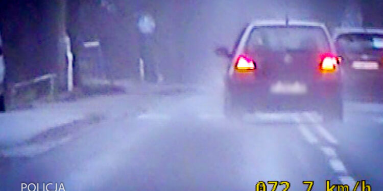 Pędził o blisko 100 km/h za szybko. 18 – latek stracił prawo jazdy