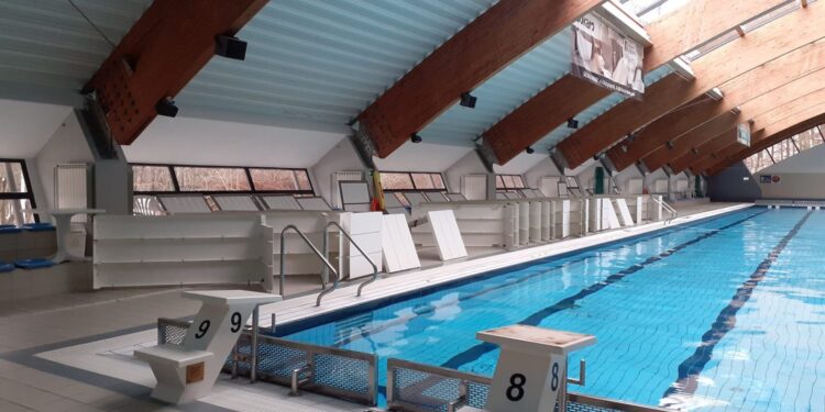 Remont i sprzątanie basenu sportowego