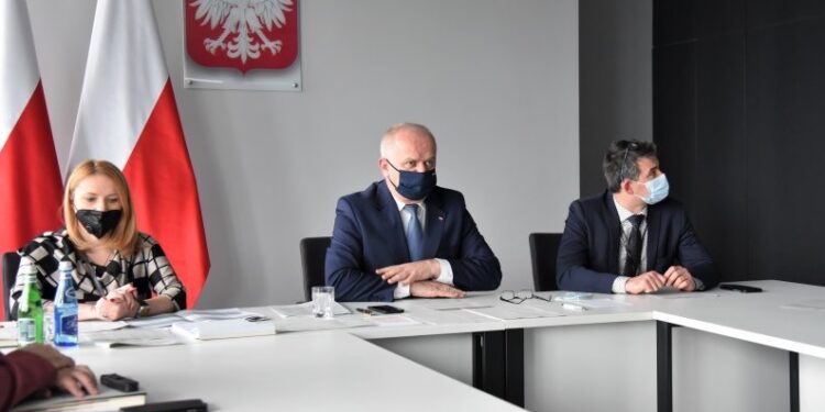 Wojewoda z samorządowcami o szczepieniach