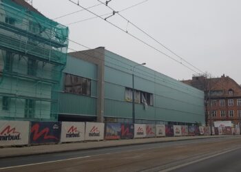 J.Wójcicki o hali przy CEZiB: Wstrzymajmy się z oceną