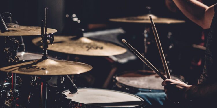 Świadczeniem postojowe dla artystów na umowach cywilnoprawnych