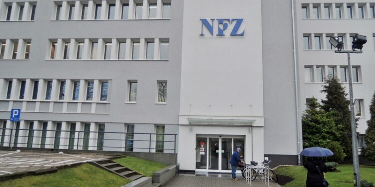 NFZ: Jak i gdzie zapisać się na szczepienie