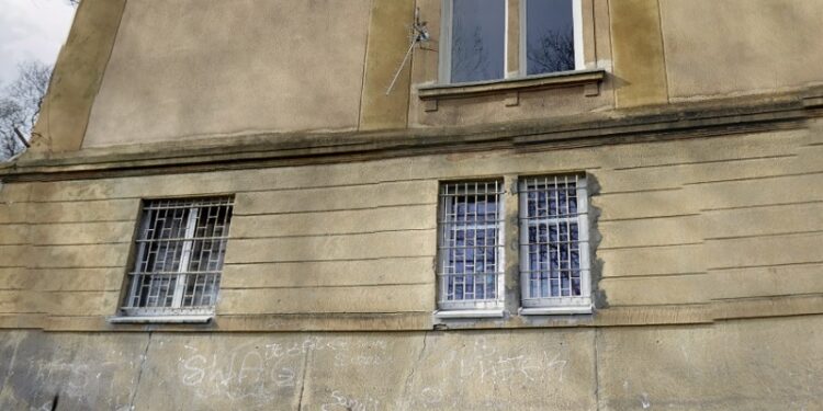 Budynek Pogotowia Opiekuńczego do remontu