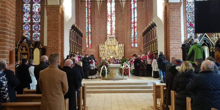 Zakończyły się uroczystości pogrzebowe biskupów